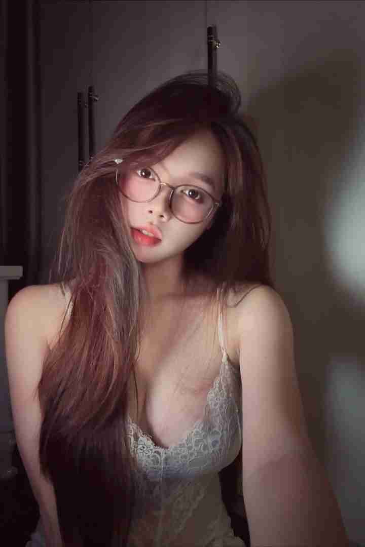 Mia 22yo Vietnamese KL Escort – C Cup, 47KG | Full Incall/Outcall Sex Services NOW!